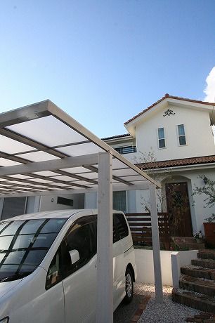 春日井市　輸入住宅カーポート　木調アルミ