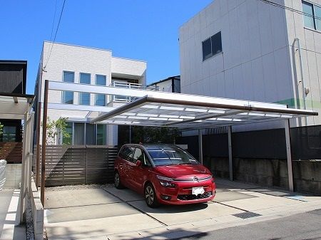 春日井市　カーポート　三協Uｽﾀｲﾙ　吊り下げ木調