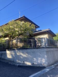 フェンス施工中