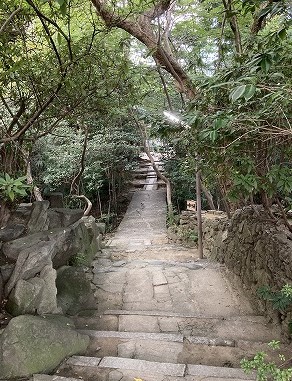 畑土を名古屋市　長楽寺にお届け（寺社内）