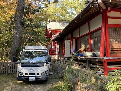 畑土を名古屋市　長楽寺にお届け（寺社内）